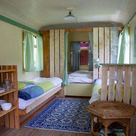 Hotel Le Bon Chemin Roulotte à Sainte-Nathalène Extérieur photo