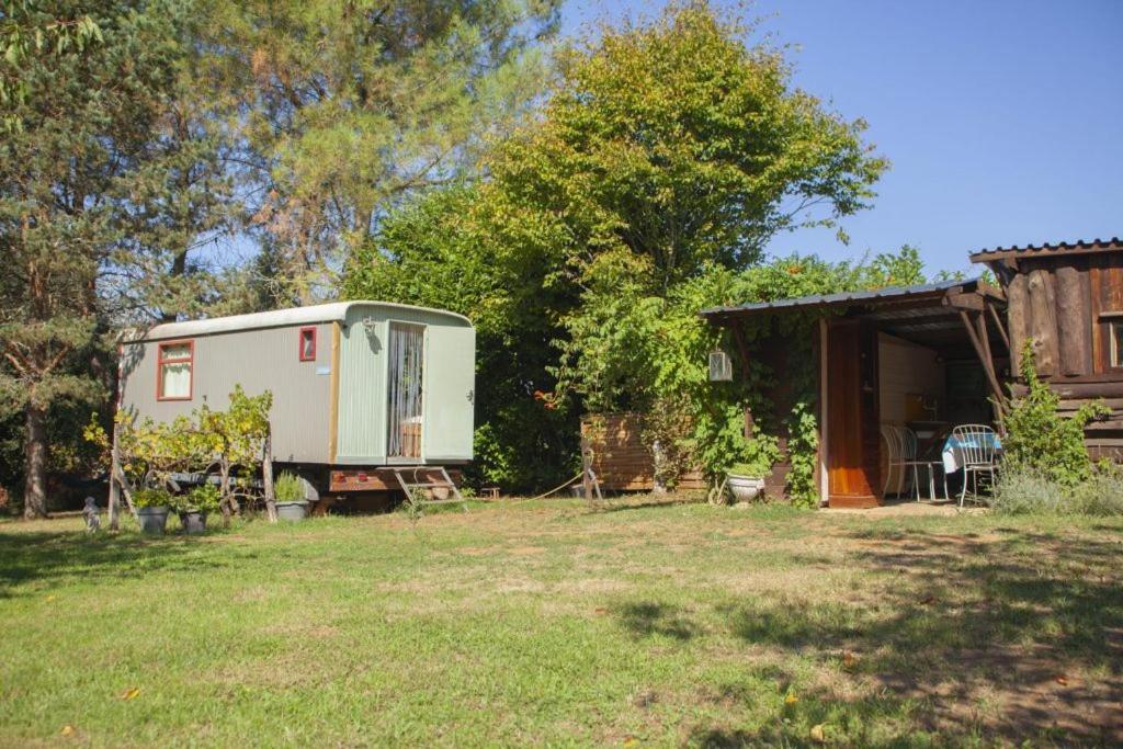 Hotel Le Bon Chemin Roulotte à Sainte-Nathalène Extérieur photo